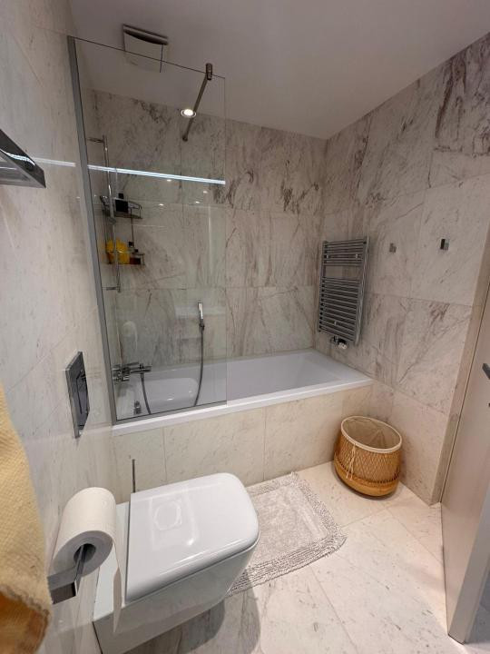Duplex exclusivist cu grădină privată și terasă în zona Charles de Gaulle