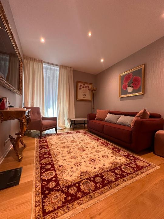 Duplex exclusivist cu grădină privată și terasă în zona Charles de Gaulle