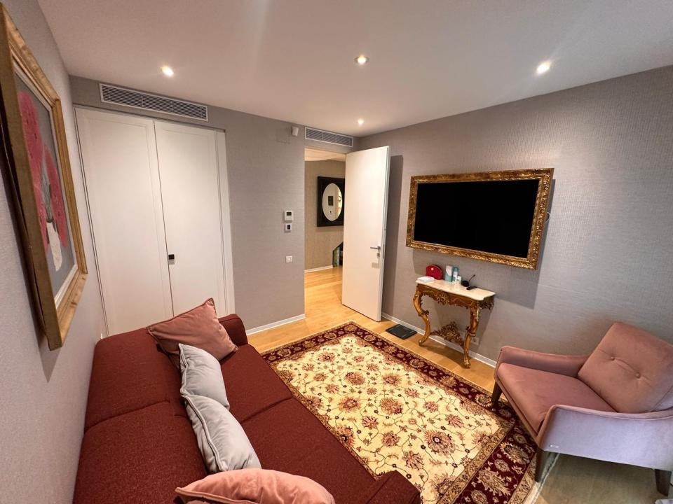 Duplex exclusivist cu grădină privată și terasă în zona Charles de Gaulle