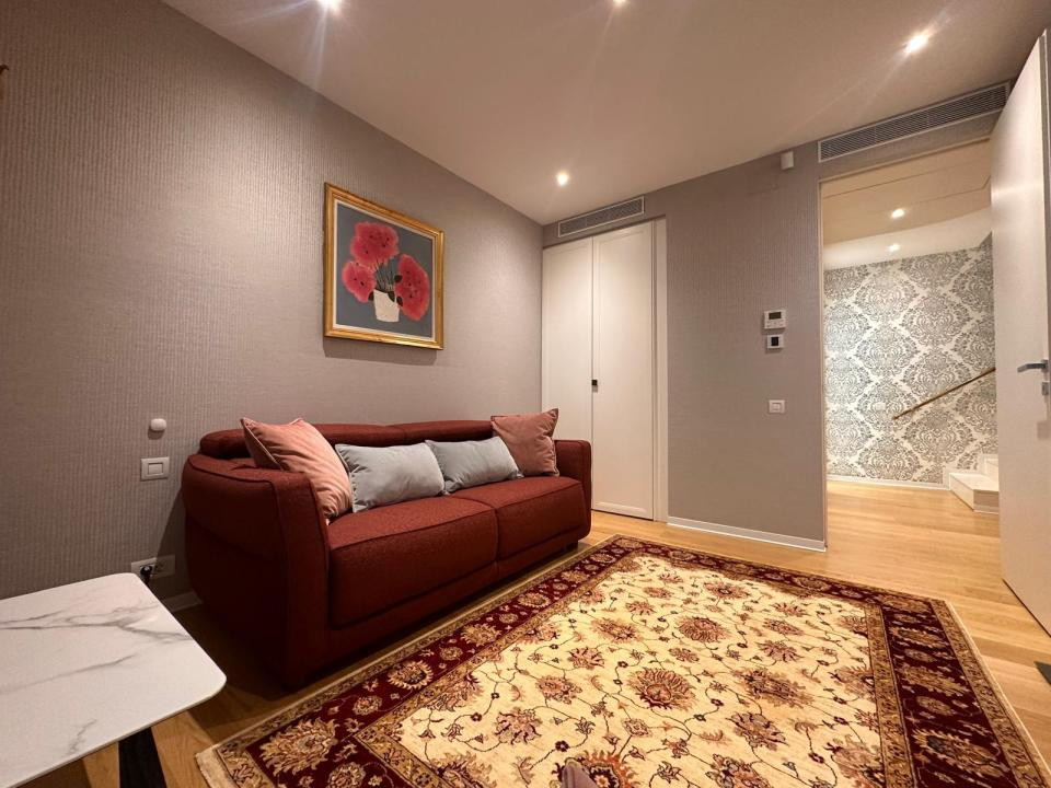 Duplex exclusivist cu grădină privată și terasă în zona Charles de Gaulle