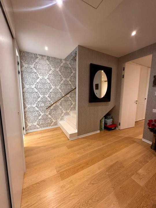 Duplex exclusivist cu grădină privată și terasă în zona Charles de Gaulle