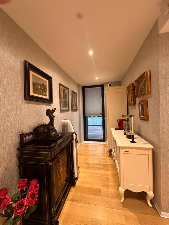 Duplex exclusivist cu grădină privată și terasă în zona Charles de Gaulle