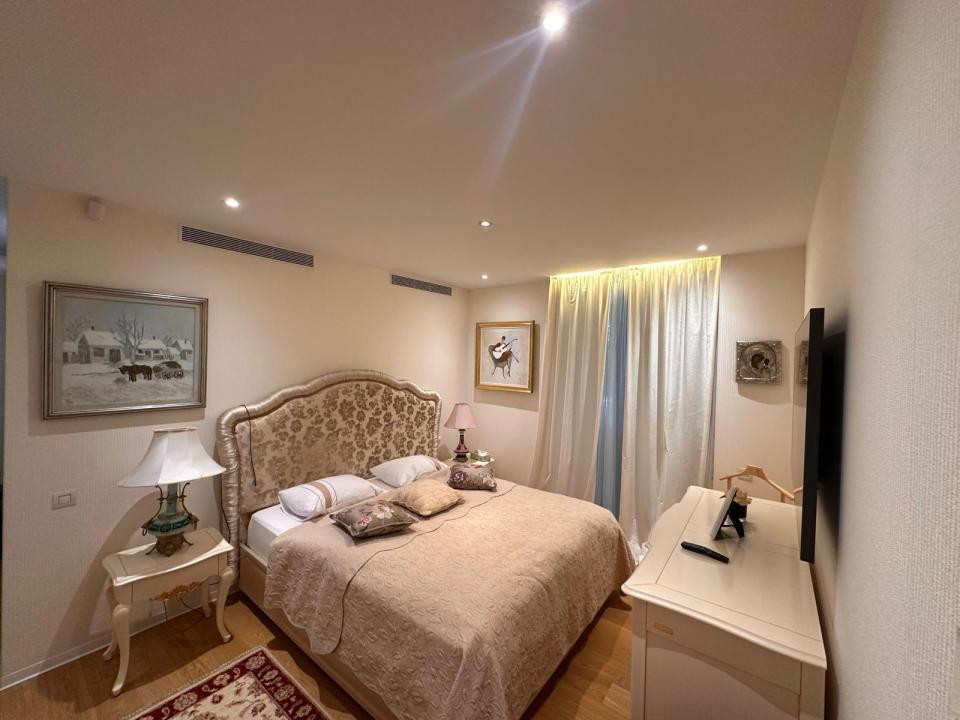 Duplex exclusivist cu grădină privată și terasă în zona Charles de Gaulle