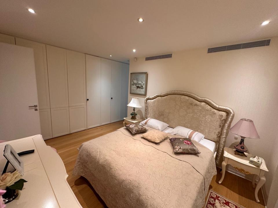 Duplex exclusivist cu grădină privată și terasă în zona Charles de Gaulle
