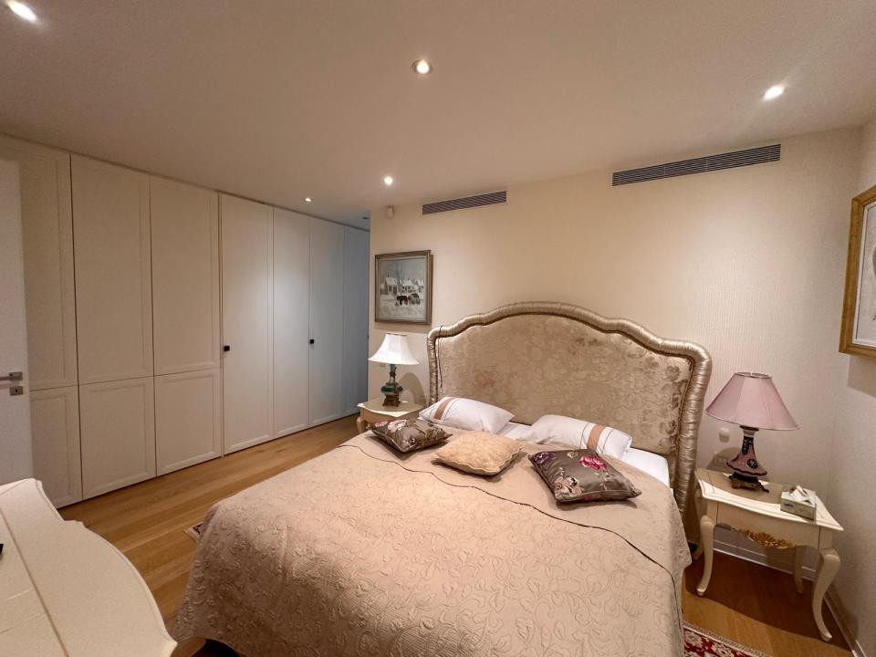 Duplex exclusivist cu grădină privată și terasă în zona Charles de Gaulle