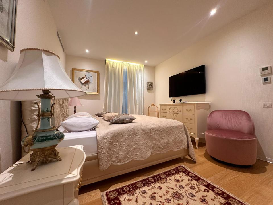 Duplex exclusivist cu grădină privată și terasă în zona Charles de Gaulle