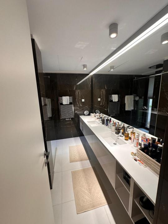 Duplex exclusivist cu grădină privată și terasă în zona Charles de Gaulle