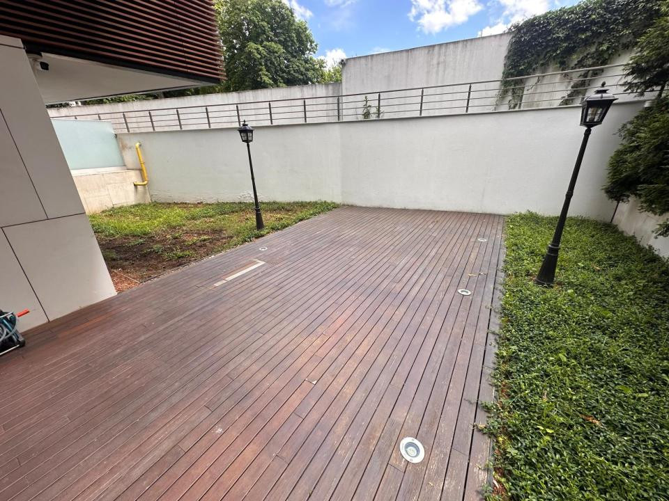 Duplex exclusivist cu grădină privată și terasă în zona Charles de Gaulle