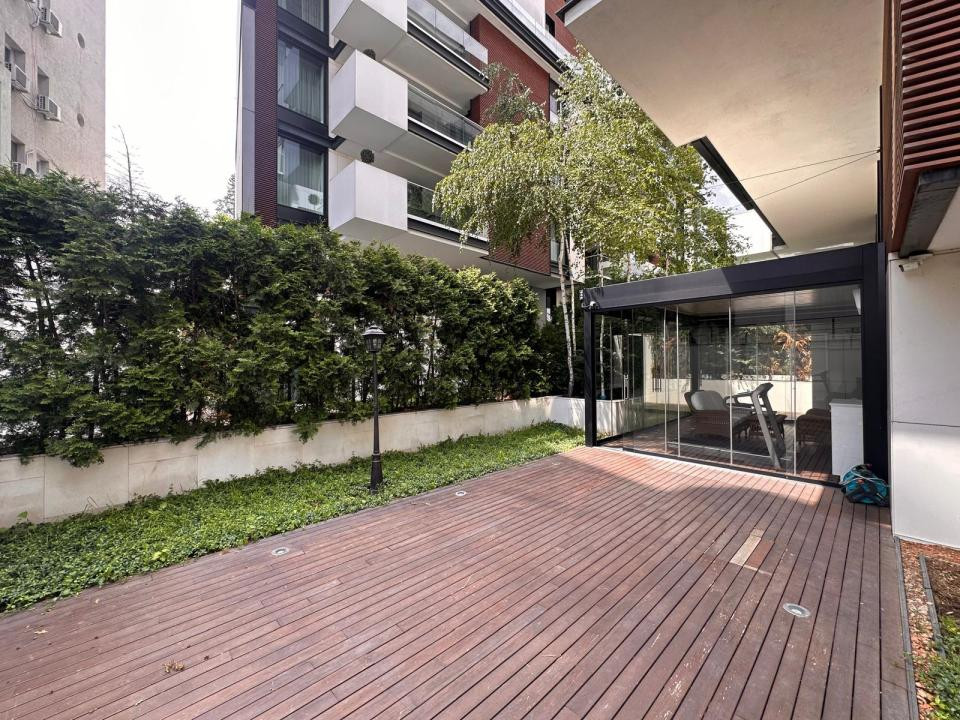 Duplex exclusivist cu grădină privată și terasă în zona Charles de Gaulle