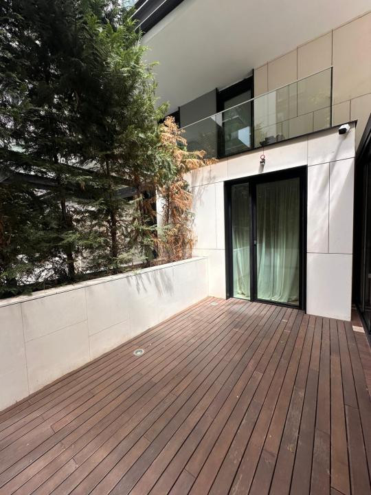 Duplex exclusivist cu grădină privată și terasă în zona Charles de Gaulle