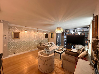 Duplex exclusivist cu grădină privată și terasă în zona Charles de Gaulle