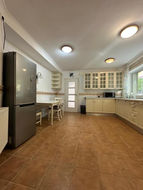 Apartament în vilă | 120 mp + curte 100 mp | Parter | Otopeni