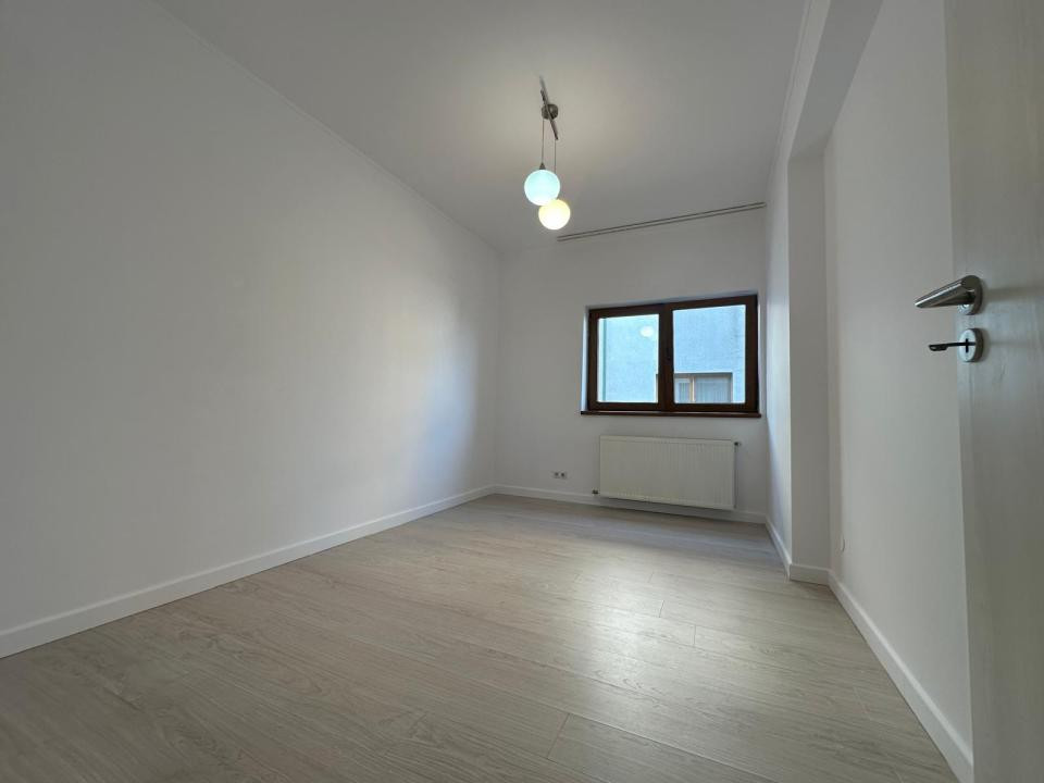Apartament spațios cu 3 camere și loc de parcare | Otopeni 